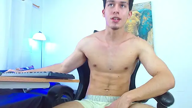 ryan_cum18 live cam on StripChat