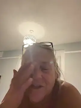Blondnboujee53 webcam