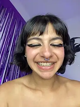 Larah_bell_uwu webcam