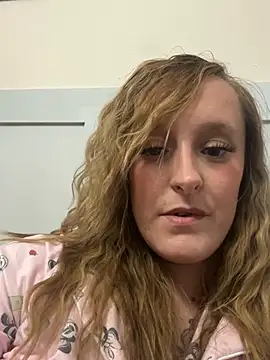 LucyRoseMae webcam