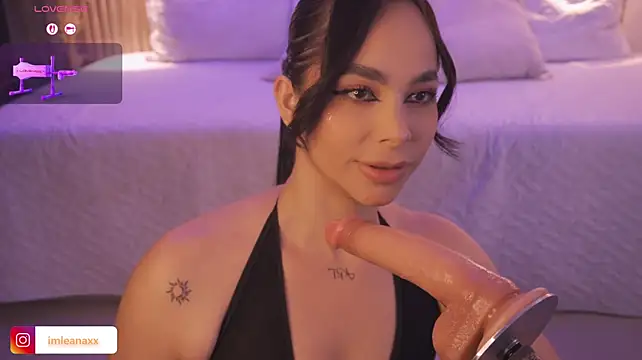 imLeanna_ live cam on StripChat