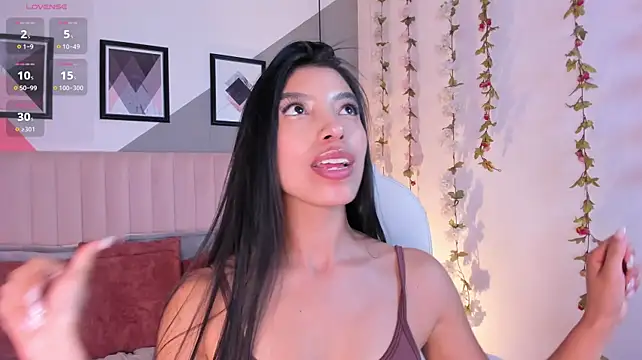 Tiffany_Low live cam on StripChat