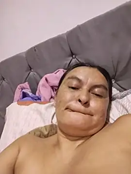 Horny-Mommy-Dirty webcam