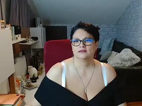 CallmeHellen4you webcam
