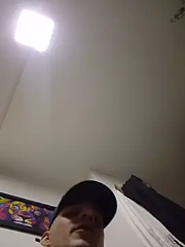MaxHornyLatin webcam