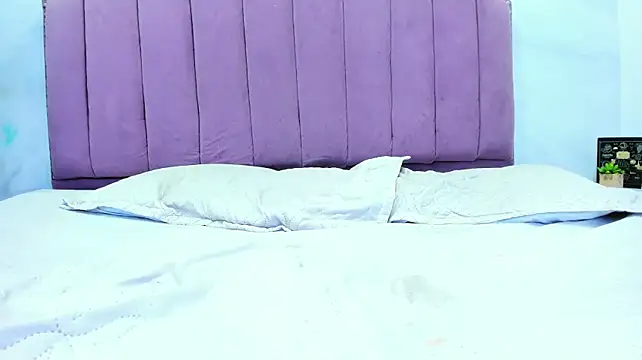 Mia_Bleze webcam