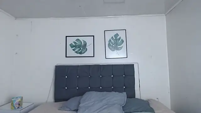 selena_yourmilf webcam