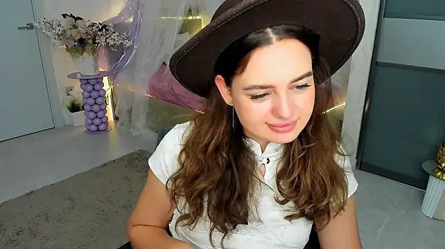 MiracleCurly webcam