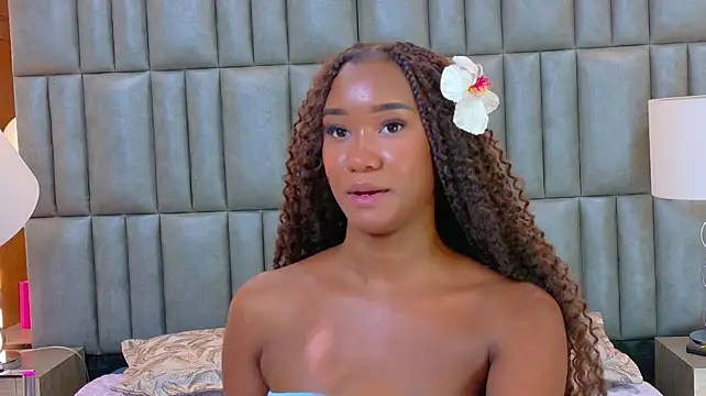 TylaWest 🦇 naked webcam chat