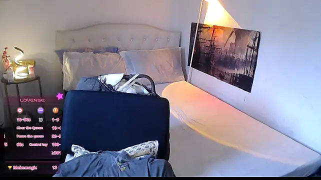 NinaDOM4CUM webcam