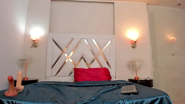 Sky_Collins_ webcam