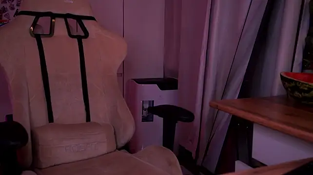 Liuba_Fox webcam