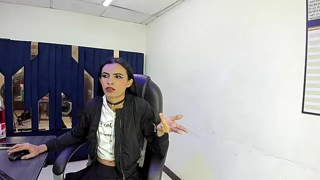 Aisha_hotts777 webcam