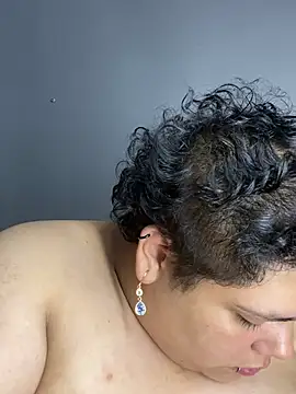 Hailey_Curvy webcam