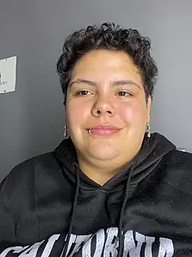 Hailey_Curvy webcam