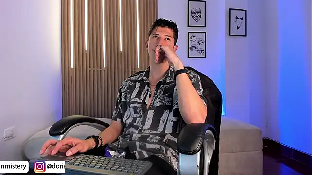 Dorianmistery2322_ webcam