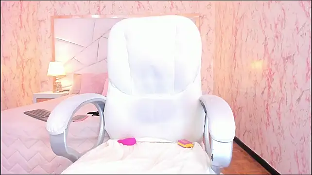 Emily_Whinfre webcam