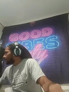 Mikaaa97 webcam