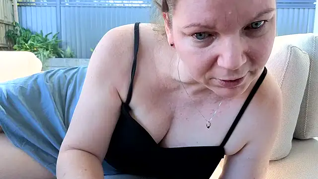 Aussiecougar's live cam