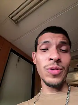 Guillermo618's live cam