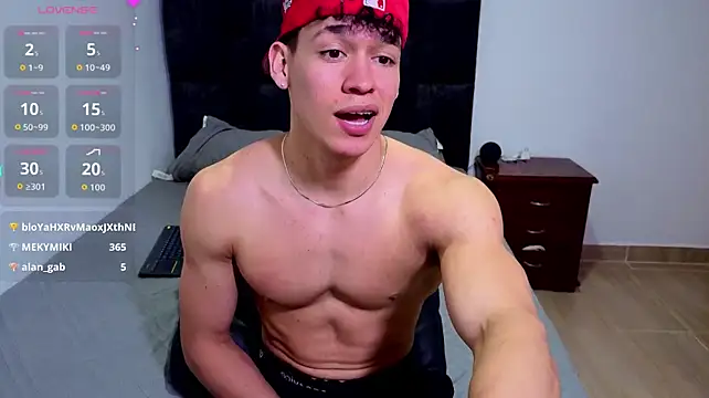 Luke_Muscle webcam