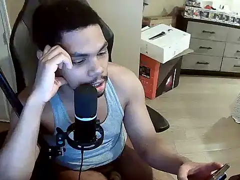 neovergil0 (M young) - #american #anime #brunettes #ebony #gamers #masturbation #medium #small-audience #straight #young
