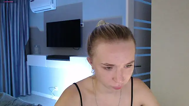 Emily_Hartt webcam