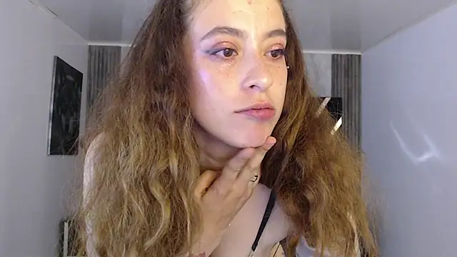 DamiaOshun_ch webcam