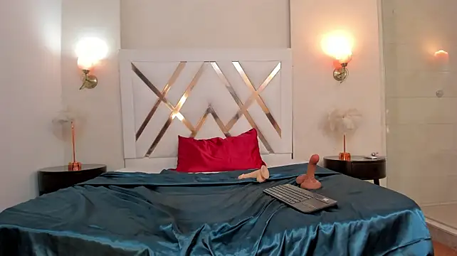 Sky_Collins_ webcam