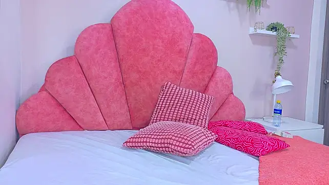 Miia-Monroee webcam