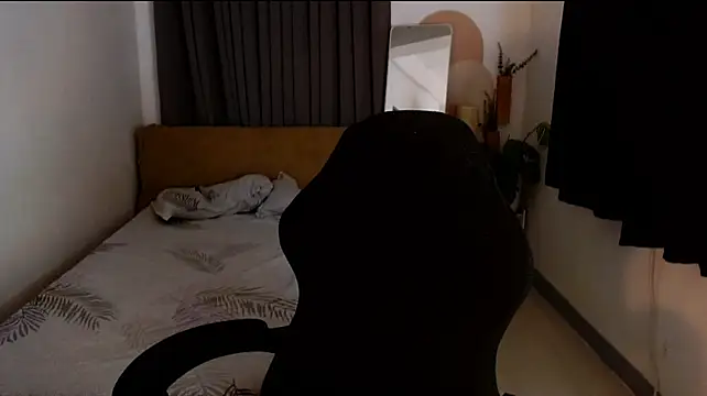Ur_QueenCamilla webcam