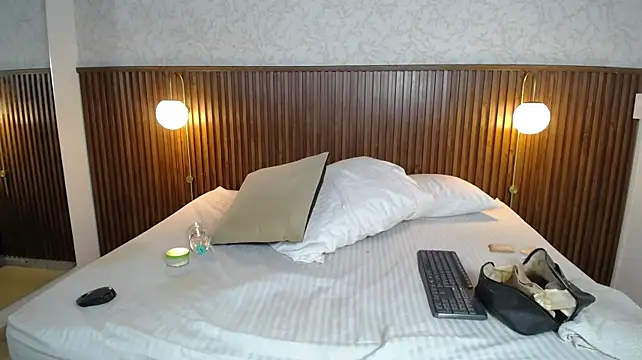 Ariana_Wayne webcam