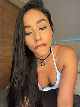 Rossie_Blooms live cam on StripChat