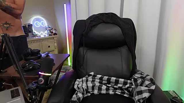 Ghost11_11 live cam on StripChat