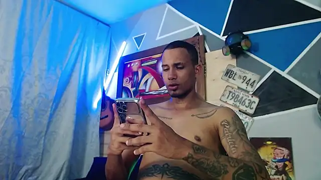 MagnusFrost live cam on StripChat