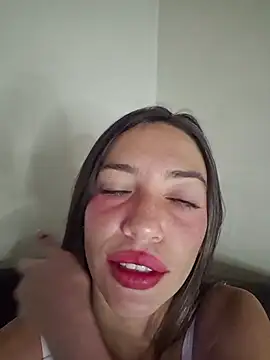 loveuu-bae live cam on StripChat