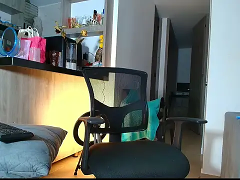 Laura_Cramz webcam