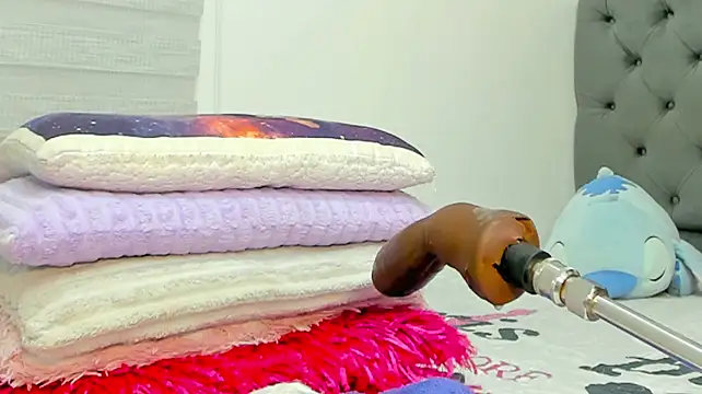 Elizabeth_18_ webcam