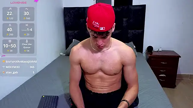 Luke_Muscle webcam