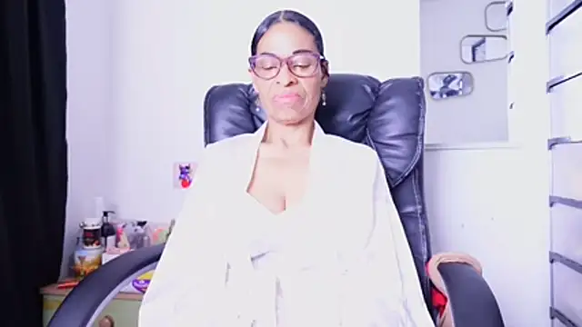 Aries_Mature webcam