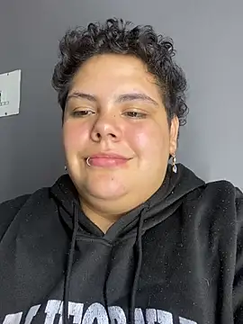 Hailey_Curvy webcam