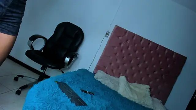Kendall_Moon26 webcam
