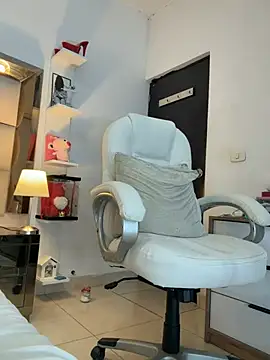 Sara_trans_hot webcam