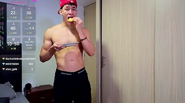 Luke_Muscle webcam