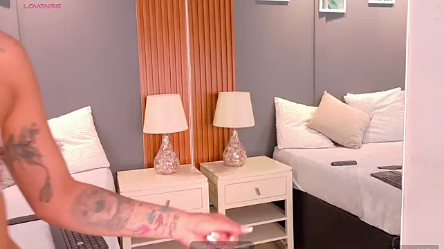 Juliana_Valencian webcam