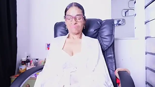 Aries_Mature webcam