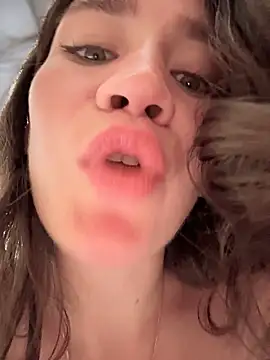 QuietNicole webcam