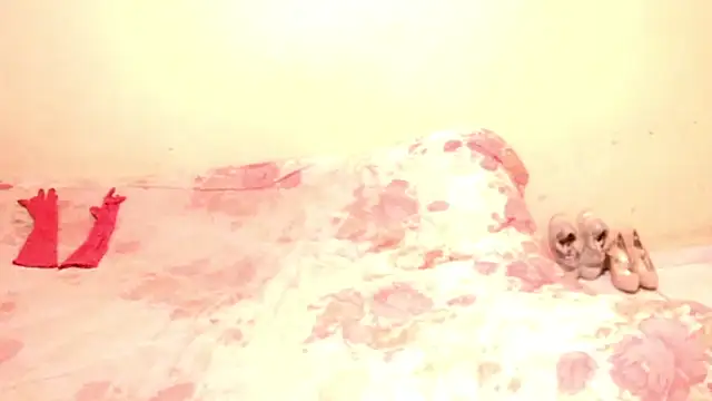 queen_bootyxxx (F young) - 👑 | Eye contact + Filthy dirty talk.