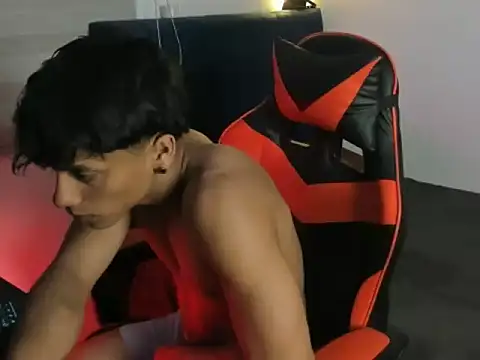 ZYZZ1312 live sex cam