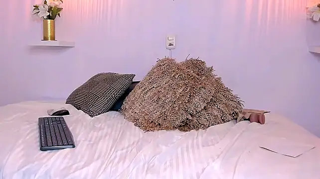 Nahiaraa__ webcam